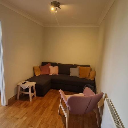 Bright & Lovely & Apartment Whetstone ภายนอก รูปภาพ