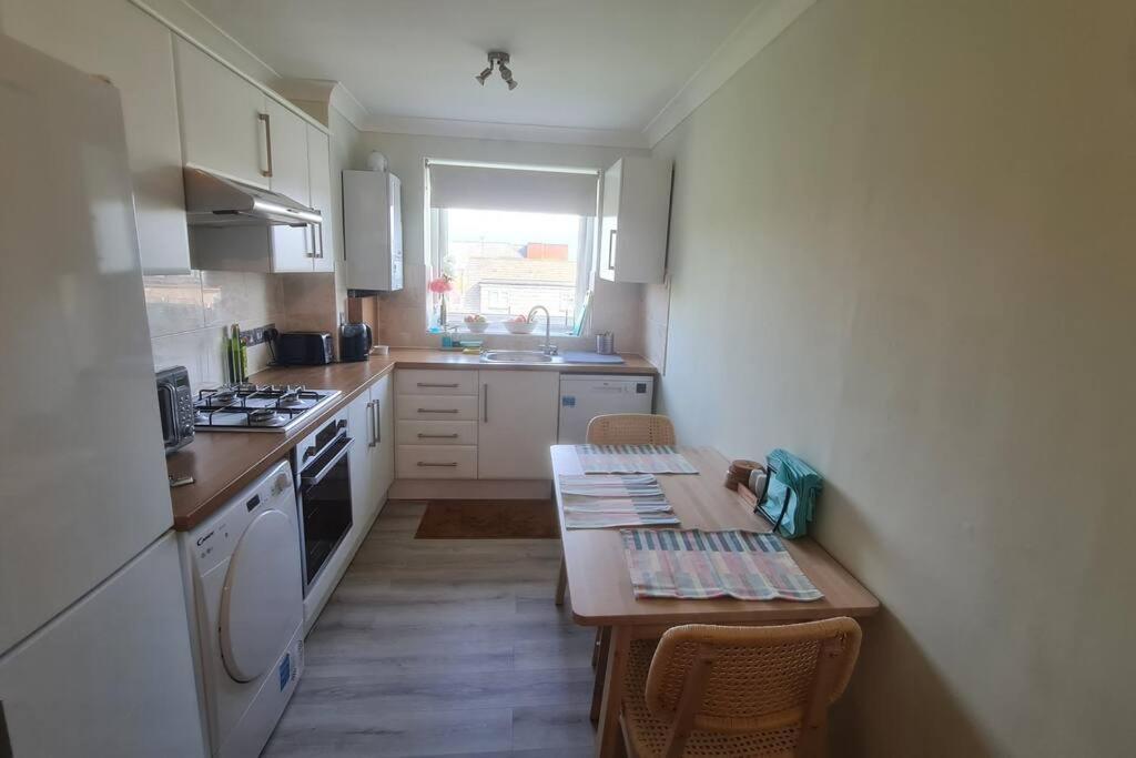 Bright & Lovely & Apartment Whetstone ภายนอก รูปภาพ